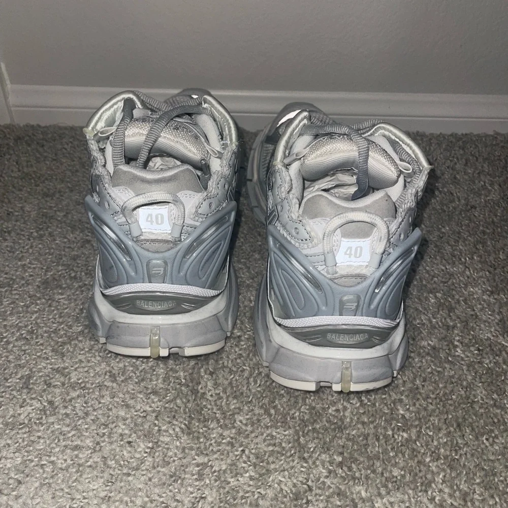 Bal. Silver & white Runners sneakers 🩶 - Picture 4 of 5